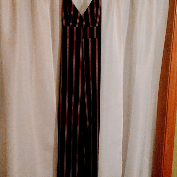 A pant spaghetti strap jumpsuit - Picture 2 of 5